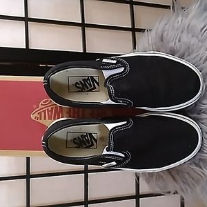 Vans Black Classic slip-on sneakers size 5.5 women size 4 men EUC